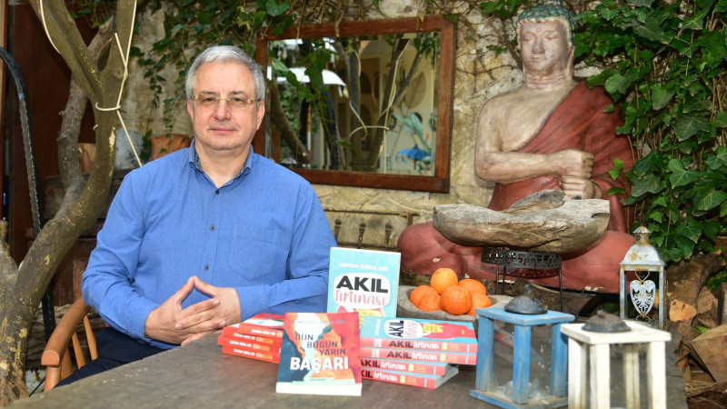 Yazar Mustafa Tuğrul Edis’ten ard arda iki kitap