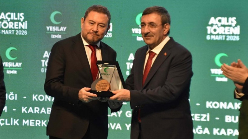 Nazım Torbaoğlu, Cumhurbaşkanı Erdoğan'ın ardından Cevdet Yılmaz'dan da plaket aldı