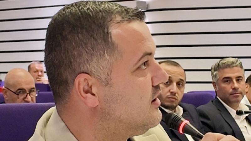 AK Partili Oygur, Buca Belediyesi'ne Çalışanların İcra Kesintilerini Sordu 